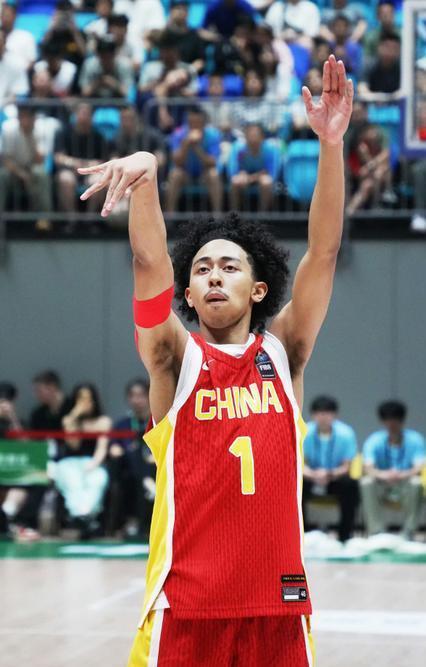 九游娱乐官方网站-父亲是福建人，母亲是牙买加人，他落户上海，或将成为男篮主力