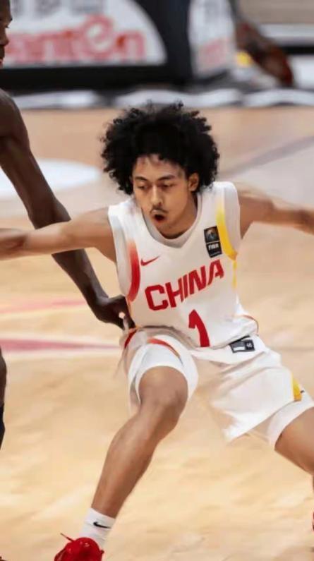 九游娱乐官方网站-父亲是福建人，母亲是牙买加人，他落户上海，或将成为男篮主力
